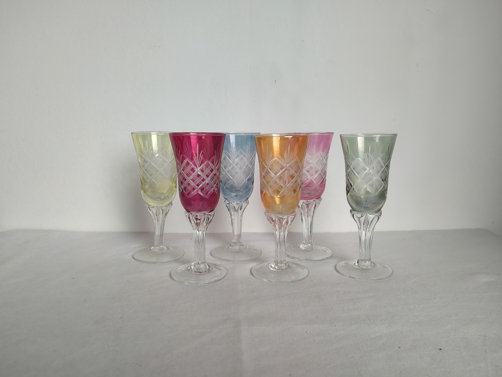Série de 6 verres à vin colorés Murano overlay