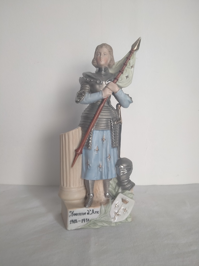 Bouquetière en biscuit, Jeanne d'Arc, signée Ges Gesch début XXe siècle