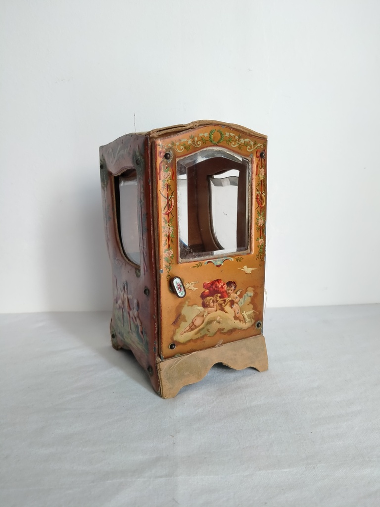 Porte montre en forme de chaise à porteur, fin XIXe siècle