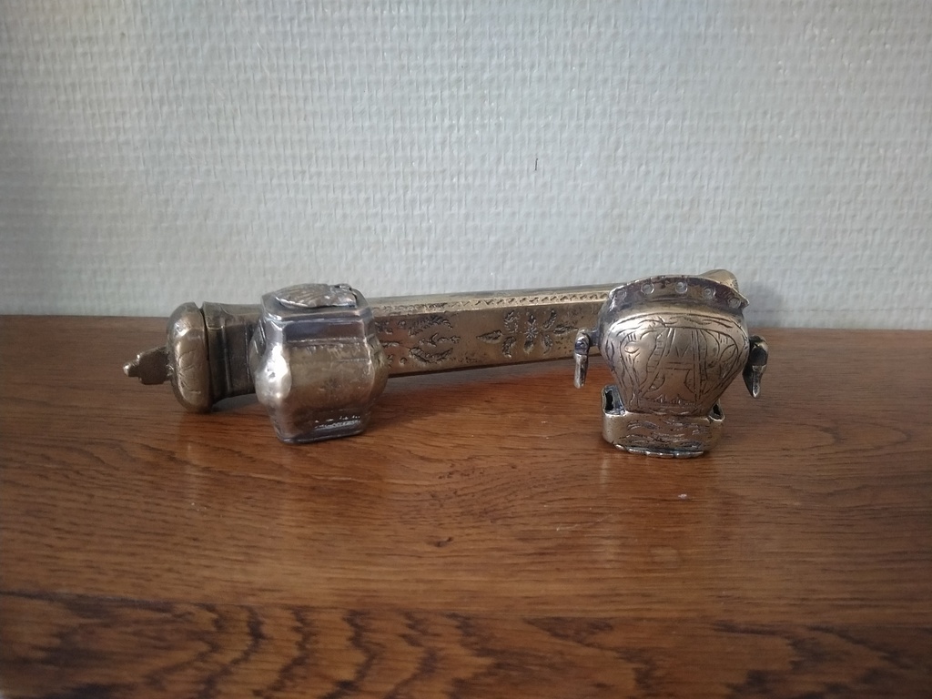 Encrier portatif avec plumier et encrier de voyage Empire Ottoman XIXe siècle