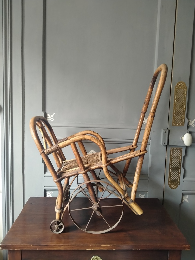 Poussette ancienne en rotin bambou métal pour poupée