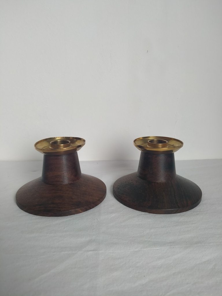 Paire de bougeoirs en palissandre