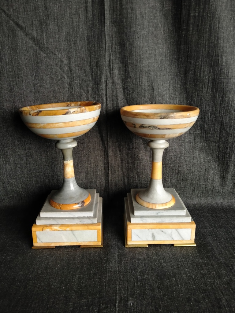 Paire de coupes en marbre 