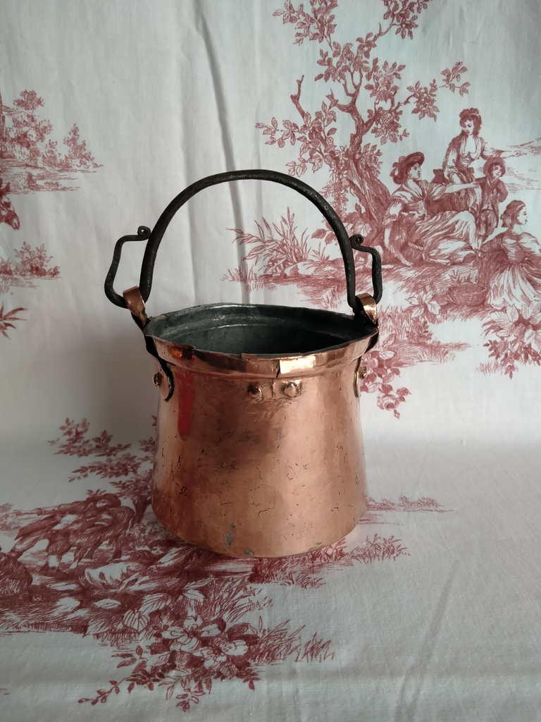 Chaudron ou pot à sauce en cuivre étamé 