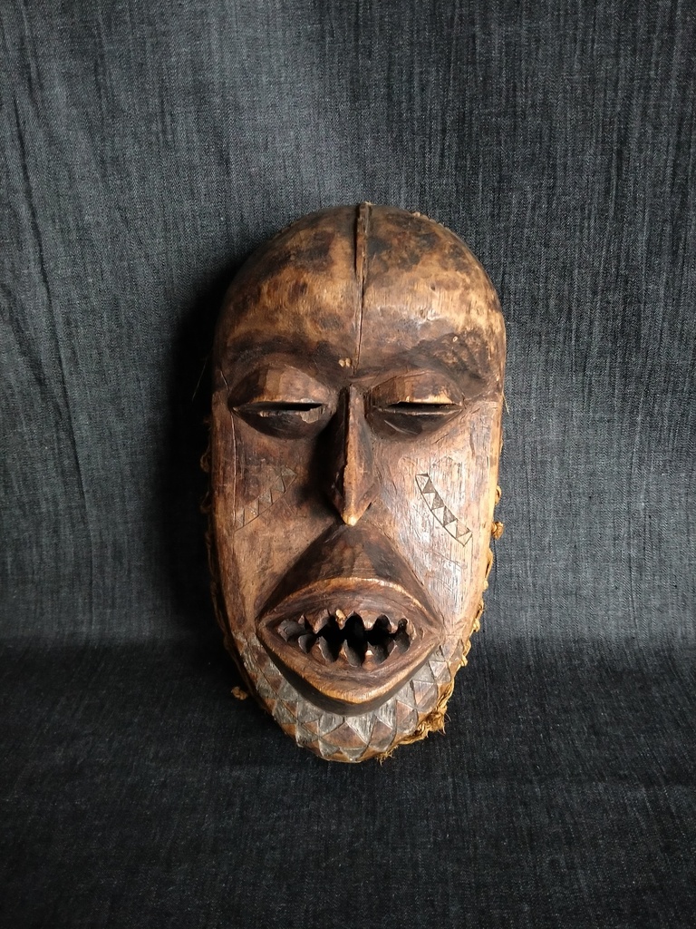 Masque Chokwe (Mwana pwo) de main République Démocratique du Congo / Angola