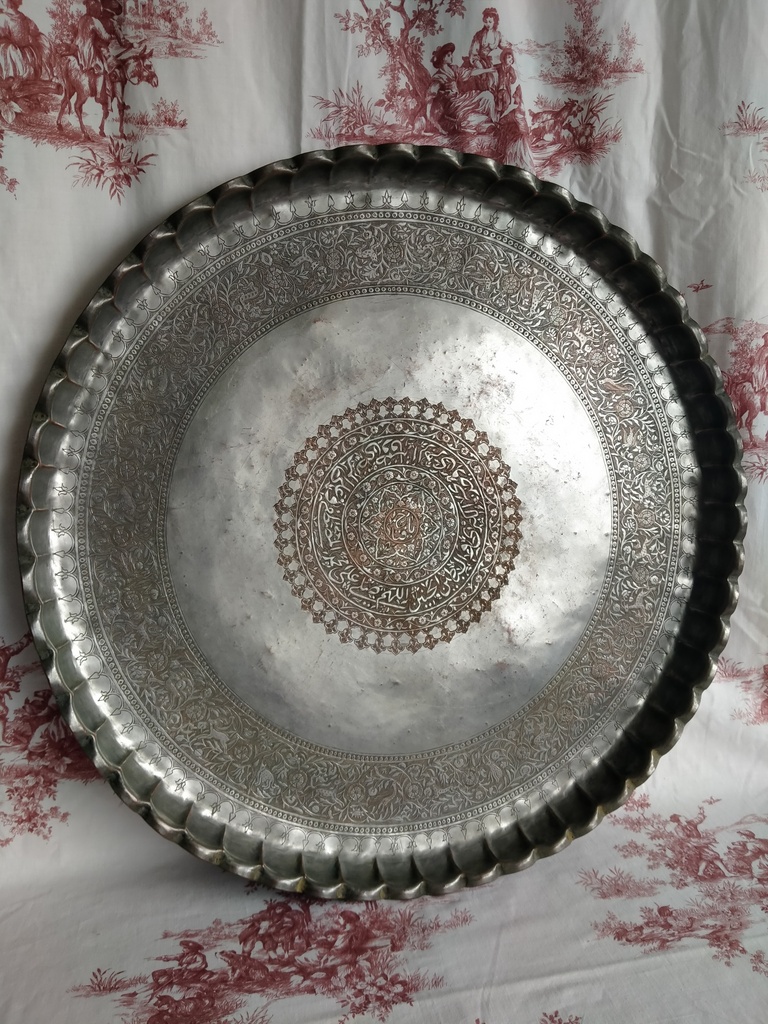 Plateau syrien avec invocation religieuse 