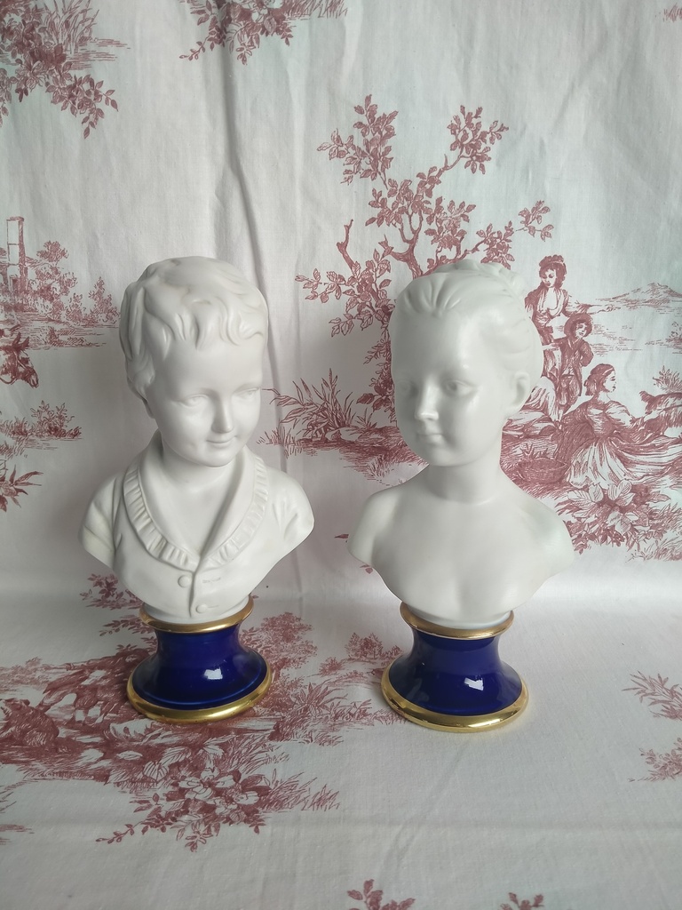 Paire de bustes en biscuit représentant Alexandre et Louise Brongniart