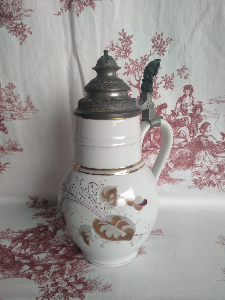 Pichet à bière en porcelaine avec couvercle en étain XIXe siècle