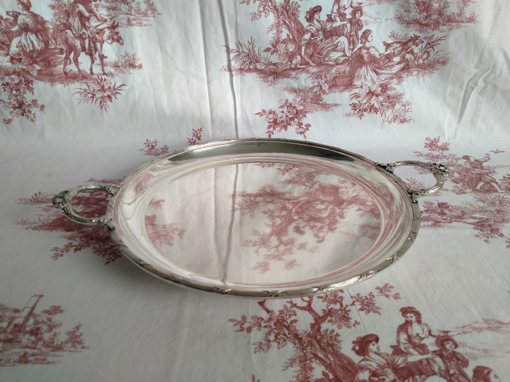 Plateau rond en métal argenté avec poignée