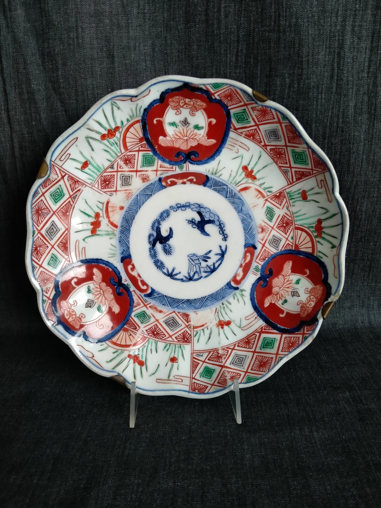 Assiette en porcelaine Imari japonaise, rehaut vert 