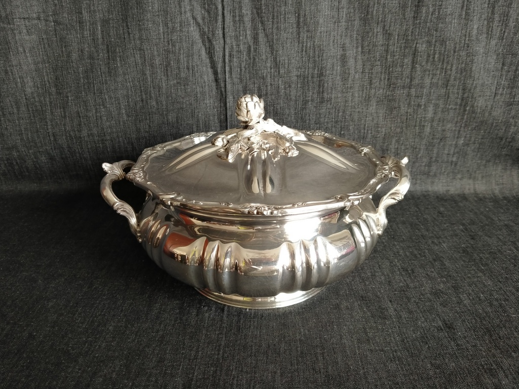 Légumier couvert en métal argent, Victor Saglier