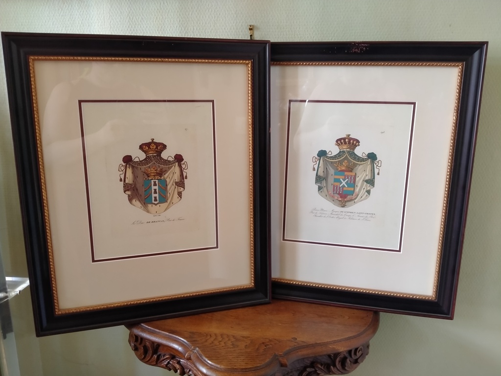 Paire de gravures blason aux armes des Paires de France 