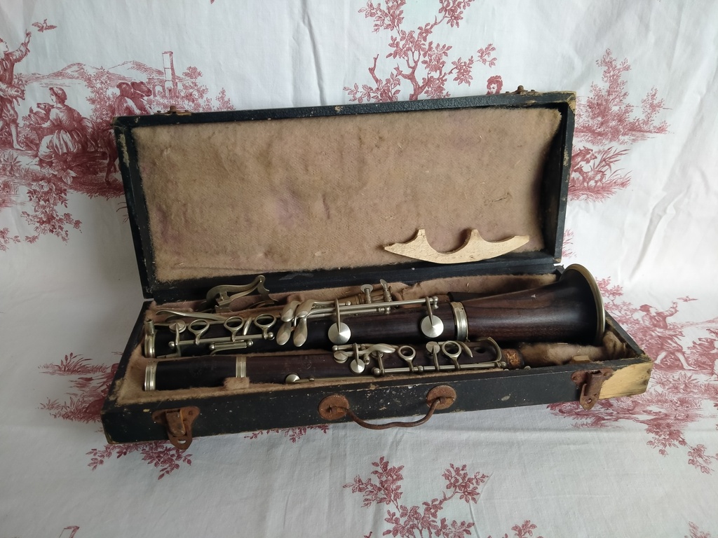 Clarinette avec son étui 
