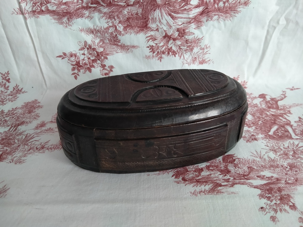 Petite boite en cuir touareg 