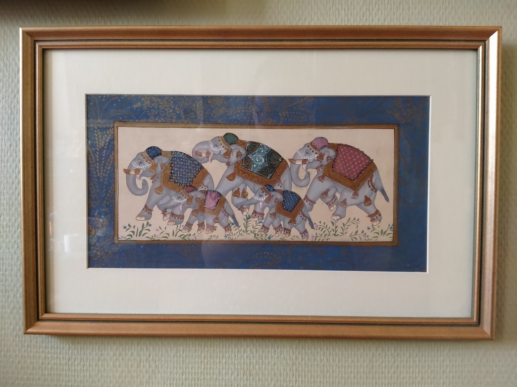 Peinture sur soie représentant un groupe d'éléphants 