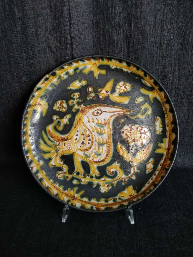 Assiette en céramique Kéralux Quimper par Paul Yvain à décor d'oiseau