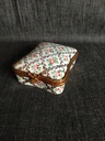 Petite boite en porcelaine avec décor main de fleurs