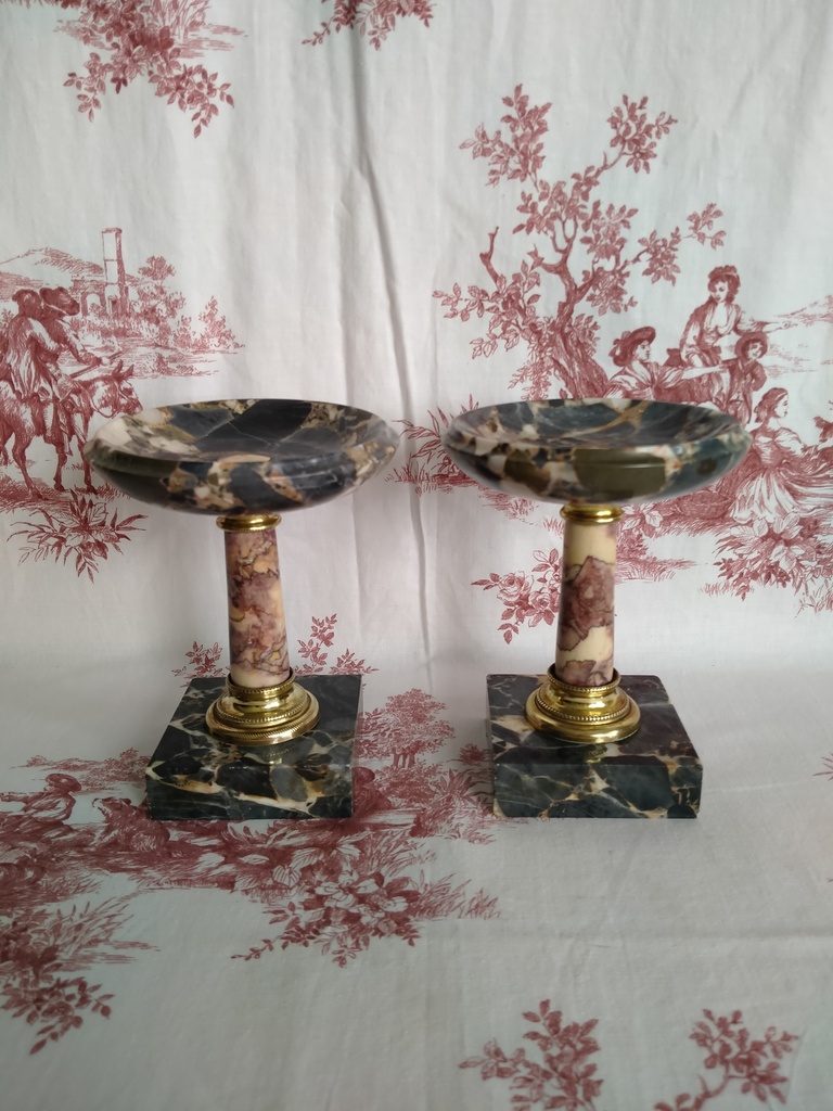 Paire de coupes en marbre et laiton 