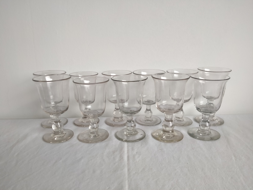 Série de 11 verres à eau en verre soufflé bouche XIXe siècle 