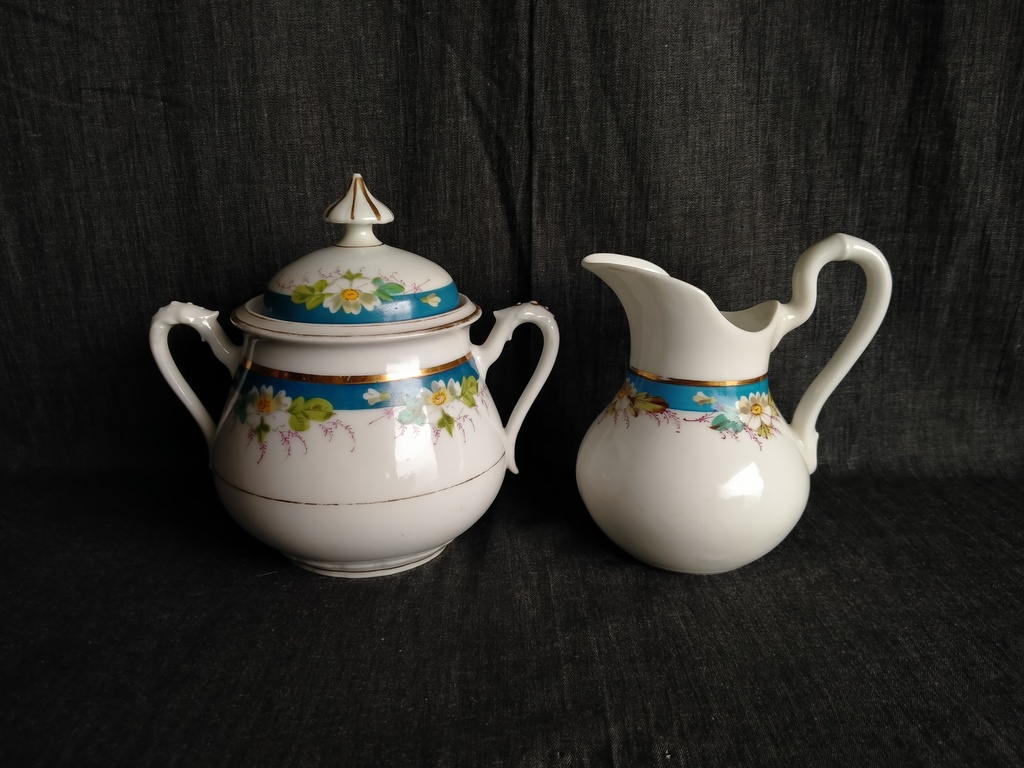 Ensemble sucrier et pot à lait porcelaine de Paris décor bleu et fleurs XIXe siècle