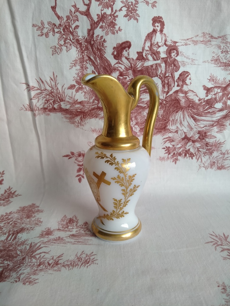 Burette épiscopale en opaline XIXe siècle 