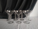 Série de 7 coupes à champagne dites coupes champenoises taillées de facettes