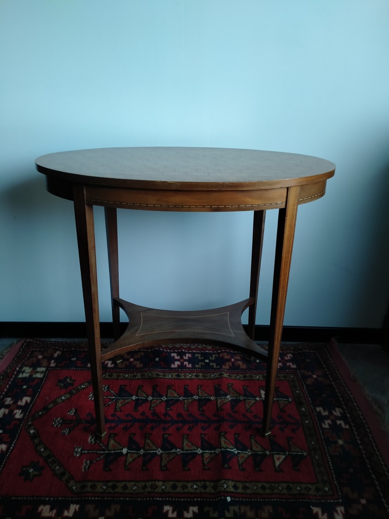 Guéridon ovale en placage 