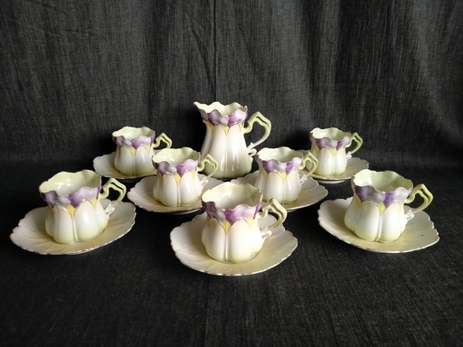 [A139] Ensemble de 7 tasses et un pot à lait en porcelaine fine Art Nouveau 