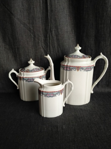 [A056] Service à café en porcelaine de Limoges décor imprimé de fleurs bleues 