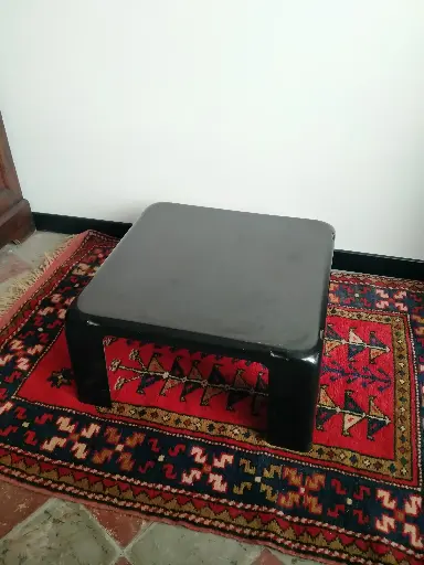 [A075/1] Table basse Quattro Gatti de Mario Bellini en plastique moulé noir éditée par C&B Italia années 1960