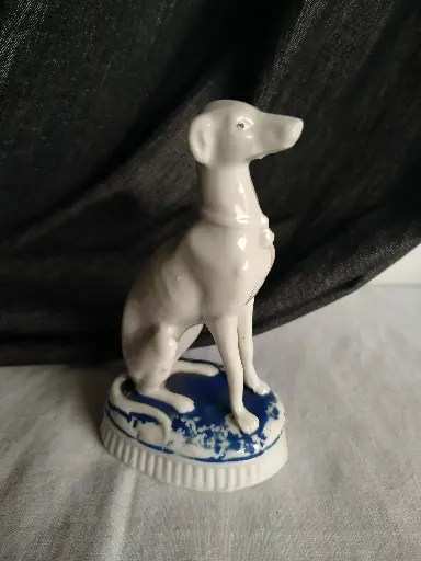 [A032] Lévrier en porcelaine XIXe siècle 