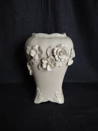 [24083] Vase en faïence anglaise à décor de roses 