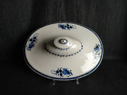 [25091/8] Couvercle en porcelaine de Tournai décor ronda 