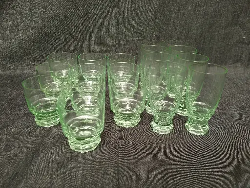 [26019] Service de verres en ouraline 