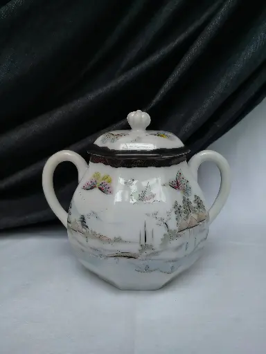 [26028/1] Sucrier en porcelaine japonaise Kutani à décor de papillons 