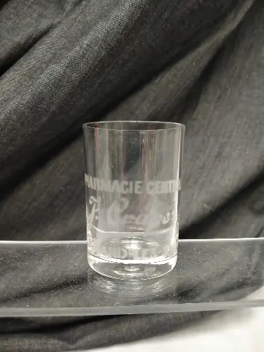 [26039] Verre à médication publicitaire de la Pharmacie Centrale J. Crapez Saint-Amand-les-Eaux