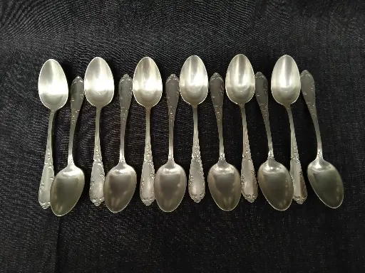 [26024/2] Série de 12 cuillères à café en métal argenté 