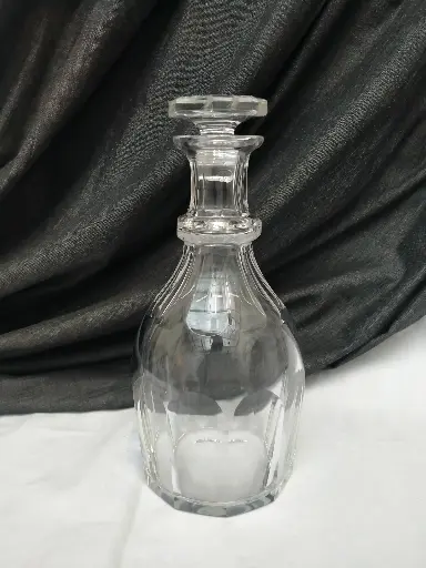 [26060] Carafe en cristal taillé datant du XIXe siècle