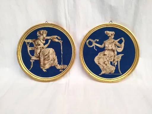 [26065] Paire de médaillons en broderie à décor néoclassique 