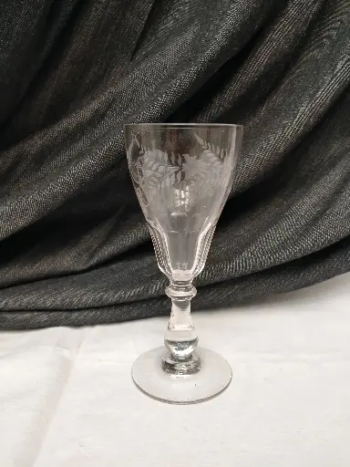 [26063/1] Verre XIXe siècle taillé et gravé "Souvenir" à décor de fleurs 