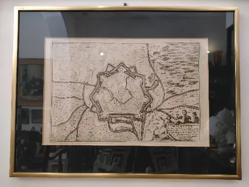 [26049/3] Gravure plan de la ville de Maubeuge datant du XVIIIe siècle 