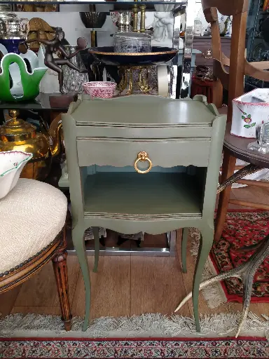 [26065] Table volante ou table à encas de style Louis XV à patine verte 