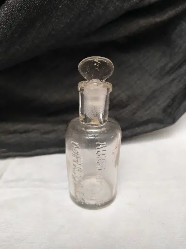 [26069] Ancien flacon à alcool de Menthe Ricqlès 