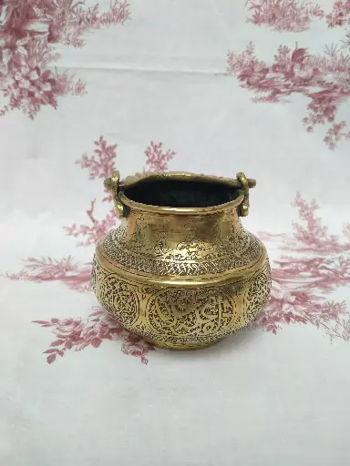 [26074/2] Petit bassin en laiton Art Islamique décoré d'écriture calligraphique 