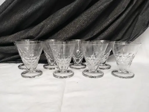 [26079/6] Série de 8 verres à vin conique Art Déco décor d'écailles verrerie belge Doyen modèle Lido 