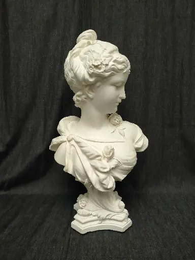 [26068] Buste en plâtre Art Nouveau représentant une femme avec des fleurs dans son corsage 
