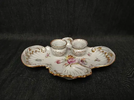 [26093] Encrier en porcelaine de Dresde décor main de fleurs et rehaut or 