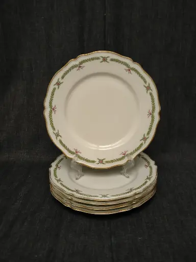 [23057] Ensemble de 5 assiettes en porcelaine de Limoges décor imprimé de feuilles de Laurier et rehaut or