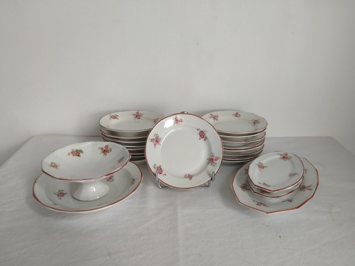 Dînettes anciennes en porcelaine petites fleurs argent