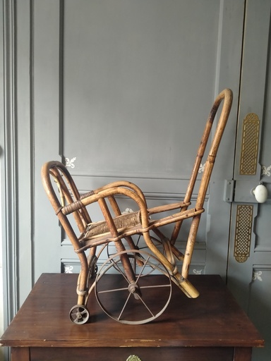 [24007] Poussette ancienne en rotin bambou métal pour poupée